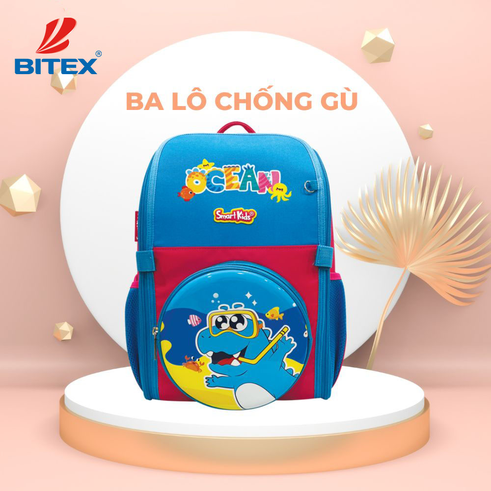 Ngày nay, ba lô chống gù lưng được coi là sản phẩm giúp bảo vệ cột sống của trẻ hiệu quả. Ba lô chống gù là một phát minh của người Nhật Bản và được sử dụng rộng rãi trên thế giới. Cùng Bitex tìm hiểu nên mua ba lô chống gù hàng nào tốt thông qua bài viết sau đây nhé! 1. Ba lô chống gù hãng nào tốt nhất bảo đảm chất lượng an toàn cho trẻ? Hiện nay, trên thị trường có rất nhiều nơi bán ba lô cặp chống gù lưng. Tuy nhiên, bạn sẽ dễ mua lầm phải hàng nhái và kém chất lượng. Chính vì vậy, để an tâm hơn khi mua sản phẩm bạn hãy đến với Bitex để sở hữu sản phẩm ba lô chống gù tốt và chất lượng nhất tại Việt Nam. Sản phẩm cặp chống gù của Bitex đến từ thương hiệu Smartkids nổi tiếng được đông đảo học sinh lựa chọn. Hơn nữa, bạn còn có thể mua hàng trực tiếp tại website của Bitex sẽ được tư vấn chu đáo tận tình với đa dạng mẫu mã và kiểu dáng để bạn thoải mái lựa chọn. Ba lô chống gù thương hiệu Smartkids tốt chất lượng và an toàn với trẻ 2. Tại sao nên chọn ba lô chống gù thương hiệu Smartkid tại Bitex? Smartkids là thương hiệu ba lô trẻ em cao cấp được nghiên cứu phù hợp với thể trạng trẻ em tại Việt Nam. Dưới đây là những ưu điểm vượt trội của ba lô chống gù Smartkids: 2.1 Chất liệu an toàn và có xuất xứ rõ ràng Ba lô chống gù Smartkids chiếm được cảm tình của các bậc phụ huynh, bởi chất lượng vượt trội và độ an toàn cao cho trẻ. Toàn bộ sản phẩm được may bằng chất liệu vải 100% Polyester nên có khả năng chống thấm nước và chống trầy xước và độ bền cao. Đây sẽ là yếu tố vô cùng quan trọng khi chọn mua balo cho bé. Vì, ở độ tuổi này các bé thường hiếu động và dễ nghịch phá làm bẩn cặp đồ dùng. 2.2 Trọng lượng nhẹ và chống gù lưng Mặc dù trên thị trường có rất nhiều loại balo cặp chống gù lưng nhưng không phải loại nào cũng đạt tiêu chuẩn. Nếu cha mẹ mua phải những chiếc balo kém chất lượng và có kiểu dáng phức tạp khi trẻ đeo lâu sẽ gây ảnh hưởng đến cột sống và hệ xương. Với cặp học sinh chống gù đến từ thương hiệu Smartkids, thì cha mẹ có thể yên tâm vì thiết kế sản phẩm đã được nghiên cứu kỹ lưỡng dựa trên thể trạng của trẻ em Việt Nam. Sản phẩm balo Smartkids có trọng lượng siêu nhẹ chỉ 730 gram. Hơn nữa, thiết kế dây đeo vai ôm vào ngực giúp cân bằng được trọng lượng của ba lô và vật dụng ở bên trong, không gây dị ứng mà còn giữ cho cột sống luôn ổn định tránh được các tật về lưng ở trẻ. Ba lô chống gù Smartkids trọng lượng nhẹ chống gù lưng hiệu quả 2.3 Tích hợp được nhiều tính năng thông minh Cặp Smartkids tại Bitex được thiết kế nhiều ngăn tiện lợi đựng được nhiều đồ cho bé. Đặc biệt, là ngăn chính còn đi kèm đai giúp cố định được sách vở và nhiều ngăn phụ đựng vật dụng nhỏ. 2.4 Thiết kế xinh xắn với màu sắc và họa tiết độc đáo Cùng với những ưu điểm trên, thì chiếc balo Smartkids còn được yêu thích, bởi màu sắc bắt mắt và họa tiết đáng yêu. Đặc biệt, hình ảnh ngộ nghĩnh khiến trẻ thích thú hơn khi sở hữu. 3. Mua ba lô chống gù thương hiệu Smartkids tại TP.HCM ưu đãi hấp dẫn Với những ưu điểm vượt trội nêu trên, thì chiếc ba lô chống gù Smartkids đã và đang là sự lựa chọn lý tưởng giúp cho các bậc phụ huynh giải tỏa được những nỗi lo về sức khỏe của con em mình. Hơn nữa, các sản phẩm cặp balo thương hiệu Smartkids liên tục tung ra nhiều kiểu dáng, mẫu mã đẹp mắt và phù hợp với sở thích và giới tính của trẻ, giúp cho các bé thêm hứng thú khi đến trường. Hiện tại, rất nhiều sản phẩm balo chống gù lưng Smartkids tại Bitex đang được hưởng ưu đãi mua 1 tặng quà siêu hấp dẫn. Khi bố mẹ mua ba lô chống gù lưng sẽ được tặng một trong nhiều sản phẩm thú vị. Bố mẹ có thể tham khảo ngay danh mục sản phẩm ba lô chống gù Smartkids tại Bitex, bằng cách truy cập website: https://bitexshop.com/ để tậu nhanh chiếc balo“hot” chất lượng nhất hiện nay một cách nhanh chóng và thuận tiện nhất. >>>> GỌI NGAY CHÚNG TÔI QUA HOTLINE: 1900 2151 để được tư vấn miễn phí Mua ba lô chống gù Smartkids tại Bitex tặng kèm quà hấp dẫn 4. Mẫu ba lô chống gù nào tại Bitex được bé yêu thích bán chạy nhất 2023 Gợi ý những mẫu ba lô chống gù thương hiệu Smartkids tại Bitex được các bé yêu thích và phụ huynh lựa chọn nhiều: 4.1 Ba lô chống gù Dino Discovery-Space B-028 Mẫu ba lô chống gù Dino Discovery-Space B-028 Smartkids chính hãng tại Bitex với thiết kế khoa học ôm sát cơ thể trẻ, hơn nữa còn giúp nâng đỡ và giảm tối đa lực tác động lên vai, cùng với lưng. Cặp được làm bằng chất liệu 600D Polyester phủ PU nên rất bền, nhẹ và dễ vệ sinh. Ngoài ra, còn có tính năng chống thấm nước nên phụ huynh có thể hoàn toàn yên tâm khi trẻ sử dụng khi đi học dưới trời mưa. Mặt sau của cặp đi học Dino Discovery-Space B-028 là lớp mút thoáng mát giúp giảm áp lực lên lưng. Hơn nữa, phần tựa lưng của sản phẩm còn được thiết kế các khe tản nhiệt, có thể tránh hầm hơi và tiết mồ hôi. Dây đeo 3D tự nhiên ôm lưng và phân bố đều lực trên bề mặt. Vì vậy, dù phải mang vác đi học những cuốn sách khá nặng nhưng trẻ vẫn cảm thấy sức nặng trên vai nhẹ hơn so với lại trọng lượng thực tế. Kích thước của ba lô là 38x26x13 cm mở rộng 360 độ. 4.2 Ba lô chống gù Dino Discovery-Ocean B-027 Sản phẩm ba lô chống gù lưng Dino Discovery-Ocean B-027 đến từ thương hiệu nổi tiếng Smartkids thừa hưởng công nghệ Nhật Bản giúp giảm bớt sức nặng trên vai của trẻ khi mang. Đặc tính của cặp Dino Discovery-Ocean B-027 được là bằng chất liệu siêu bền bỉ, nhẹ và không thấm nước, đảm bảo cho học sinh có thể di chuyển trong thời tiết mưa gió. Mẫu balo đi học này được đánh giá cao phù hợp với những bạn nhỏ có cá tính mạnh mẽ và năng động. Ba lô chống gù Dino Discovery-Ocean B-027 chống thấm nước Có lẽ, qua bài viết phụ huynh đã biết được nên mua ba lô chống gù cho trẻ thương hiệu nào chất lượng và an toàn phải không. Nếu bạn còn bất kỳ thắc mắc nào, vui lòng liên hệ Bitex qua Hotline: 1900 2151 để được nhân viên tư vấn trực tiếp những mẫu balo phù hợp với trẻ em đang được bán tại đây.