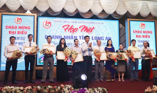 BITEX tiếp tục nhận Bằng khen “Doanh nghiệp tiêu biểu xuất sắc 2019” của tỉnh Long An