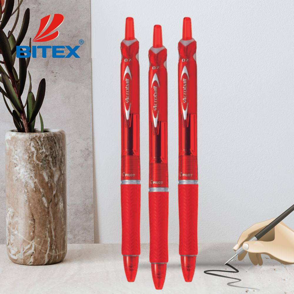 Trong số những thương hiệu bút bán chạy nhất trên thị trường hiện nay, thì sản phẩm bút Pilot Nhật Bản nhận được rất nhiều sự quan tâm. Bút được thiết kế đa dạng về mẫu mã và kiểu dáng. Các bạn có thể tham khảo ngay các loại bút Pilot tốt được ưa chuộng nhất nhé! 1. Top các loại bút Pilot tốt chất lượng bán chạy nhất 2023 Cùng, Bitex tìm hiểu các loại bút pilot tốt chất lượng nhất bạn mà không nên bỏ qua: 1.1 Bút ball liner mực đen BL-5M-B Bút Pilot ball liner BL-5M-B phù hợp với học sinh và sinh viên. Bút viết nhanh khô, không bị lem và rất bền màu. Ưu điểm của bút: Được sản xuất trên công nghệ mới, chất lượng cao, mịn và nhanh khô. Mực màu tươi sáng, bóng đẹp và phù hợp với học sinh tiểu học đến THCS, THPT. Ngoài ra, bút ball liner BL-5M-B có dòng chảy của mực giống như bút lông dầu: giúp cho mực chảy đều. Đầu bút có độ cứng như bút bi và có độ bền khi sử dụng. Hơn nữa, còn cho nét chữ đẹp và giúp tạo cảm giác êm trơn và thoải mái cho người sử dụng. Bút Pilot ball liner BL-5M-B màu sắc tươi sáng rất được ưa chuộng 1.2 Bút Pilot croball BKAB45F-CSL-BG 4 màu Một trong những loại bút Pilot nhận được rất nhiều sự quan tâm đó là bút croball BKAB45F-CSL-BG có kích thước ngòi bút 0.7mm. Thiết kế của bút Pilot có một lớp lót cao su ở gần đầu bút giúp cho người dùng cầm dễ dàng khi sử dụng hơn. Hơn nữa, đầu bi được làm bằng hợp chất Vonfram Cacbua siêu bền trong suốt quá trình sử dụng. Ngoài ra, bút croball BKAB45F-CSL-BG sử dụng mực “Acro Ink” là mực có độ nhớt thấp hơn khoảng 1/5 lần so với lại mực bút bi thông thường và được pha trộn thêm chất bôi trơn giúp khi viết êm, mượt hơn và mực cũng có độ kháng nước cao. 1.3 Bút Pilot Acroball BAB-15F-R-BG mực đỏ Bút Acroball BAB-15F-R-BG đến từ thương hiệu Pilot được thiết kế với nhiều kiểu dáng và màu sắc bắt mắt. Bút sử dụng mực “Acro Ink” là mực có độ nhớt thấp so với mực bút bi thông thường. Ưu điểm của sản phẩm là cho nét viết rõ nét, thân bút khá mềm và nhẹ nhờ chất liệu đặc biệt nên có độ bền cao. Ngoài ra, đầu bi của bút Acroball BAB-15F-R-BG được làm bằng hợp chất Confram Cacbua có nét viết êm và mượt mà. Bút Pilot Acroball BAB-15F-R-BG thiết kế kiểu dáng bắt mắt 1.4 Bút Pilot Acroball BAB-15F-B-BG mực đen Acroball BAB-15F-B-BG chiếc bút được bán chạy nhất hiện nay. Vỏ bút được làm từ chất liệu kim loại cao cấp nên không rỉ sét và không gây kích ứng da. Đặc biệt, đầu bút Acroball BAB-15F-B-BG được làm bằng hợp chất Vonfram Cacbua siêu bền trong suốt thời gian sử dụng lâu. Chất lượng của mực bút cũng rất tốt, bền và không gây hại cho người sử dụng trong thời gian dài. 1.5 Bút Pilot Acroball BAB-15F-L-BG mực xanh Bên cạnh những chiếc bút thông thường, thì bút Acroball BAB-15F-L-BG đến từ thương hiệu pilot được thiết kế với kích thước ngòi bút 0.7mm. Điểm đặc biệt của chiếc bút này là ống mực của bút có thể thay thế được nên khi hết mực, thì bạn có thể thay ống mực nhanh chóng. Ưu điểm của sản phẩm chính là thiết kế thân bút nhỏ gọn và cho đường nét rõ ràng, hơn nữa trọng lượng bút nhẹ dễ dàng sử dụng. Bút Pilot Acroball BAB-15F-L-BG trọng lượng nhẹ nhỏ gọn 1.6 Bút Pilot Acroball BKAB45F-BK-BG 4 màu Bút Acroball BKAB45F-BK-BG là mẫu mới nhất của thương hiệu Piot đang bán chạy tại thị trường Việt Nam. Thân bút Acroball BKAB45F-BK-BG được làm bằng thép không gỉ và có độ bền cao. Điểm cộng lớn cho sản phẩm này đó chính là ngòi bút trơn và không thấm nước. Đặc biệt, Acroball BKAB45F-BK-BG là loại bút chuyên dụng cho nét viết mềm mại chữ đẹp. 1.7 Bút Pilot Acroball White BAB-15M-B-BG mực đen Một trong những loại bút nhân được rất nhiều sự quan tâm nhất hiện nay đó là bút Acroball White BAB-15M-B-BG có đầu bi làm bằng hơp chất Vonfram Cacbua siêu bền trong suốt cho thời gian sử dụng lâu dài. Đồng thời, bút cho ngòi 1mm, thiết kế của bút bi có một lớp lót cao su ở gần đầu bút giúp cho người dùng cầm dễ dàng hơn. Phần ngòi bút Acroball White BAB-15M-B-BG được đánh giá cao, vì khi viết cho cảm giác êm tay và cầm lâu không bị tê mỏi tay. 1.7 Bút Pilot Better Retractable BP-145-F-L mực xanh Bút Better Retractable BP-145-F-L thương hiệu Pilot được thiết kế với nhiều kiểu dáng và màu sắc nổi bật như: hồng, xanh và đen. Kích thước của ngòi bút 0.7mm. Ưu điểm của chiếc bút Better Retractable BP-145-F-L bán chạy nhất 2023 là khi viết trên giấy mực rõ nét, thân bút mềm và có trọng lượng nhẹ nhờ chất liệu đặc biệt nên viết rất êm tay. 2. Liên hệ Bitex địa chỉ bán bút Pilot chính hãng tốt nhất giá rẻ Hiện nay, thì thương hiệu bút Pilot đã có mặt trên 184 quốc gia và nằm trong danh sách bán chạy nhất trên thế giới. Và Việt Nam là quốc gia thứ 184 được đánh dấu sự xuất hiện của thương hiệu bút cao cấp đến từ Nhật Bản trên thị trường. Bút Pilot được phân phối độc quyền tại BITEX - Công ty XNK Bình Tây. BITEX sẽ phân phối tất cả các sản phẩm bút Pilot trên toàn quốc, bao gồm có 4 dòng chính: bút máy cao cấp, bút gel, mực công nghệ cao, cả bút xóa gel và bút bi. Khi mua bút Pilot tại Bitex bạn sẽ thấy tên thương hiệu và logo được in chìm ở trên thân bút hoặc là phần gài bút cùng với các chế độ bảo hành và chính sách cùng quyền lợi đi kèm. Bạn có thể mua bút Pilot tại các nhà sách hợp tác với lại công ty BITEX, hoặc là truy cập vào website: https://bitexshop.com/ tại đây bạn có thể tham khảo thêm các mẫu bút Pilot khác nhau và có cách chọn bút phù hợp nhất với mình. >>>> GỌI NGAY CHÚNG TÔI QUA HOTLINE: 1900 2151 để được tư vấn miễn phí Cửa hàng Bitex có các loại bút Pilot đa dạng mẫu mã Bài viết trên, Bitex vừa giới thiệu đến quý bạn đọc các loại bút Pilot phổ biến ưa chuộng nhất hiện nay. Hy vọng, với những thông tin trên sẽ hữu ích với bạn giúp bạn lựa chọn được chiếc bút phù hợp nhất. 