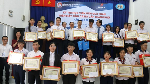 20 thí sinh đạt giải thưởng Giải toán nhanh trên máy tính Casio khối GDTX TP. HCM