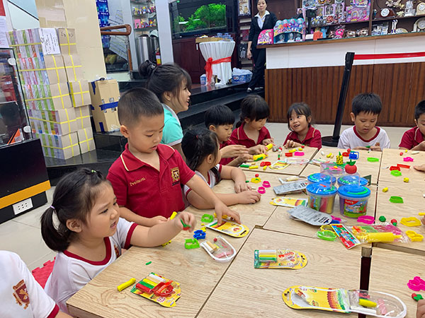be-sang-tao-dat-nan-bot-nan-smartkids-tai-nha-sach-1