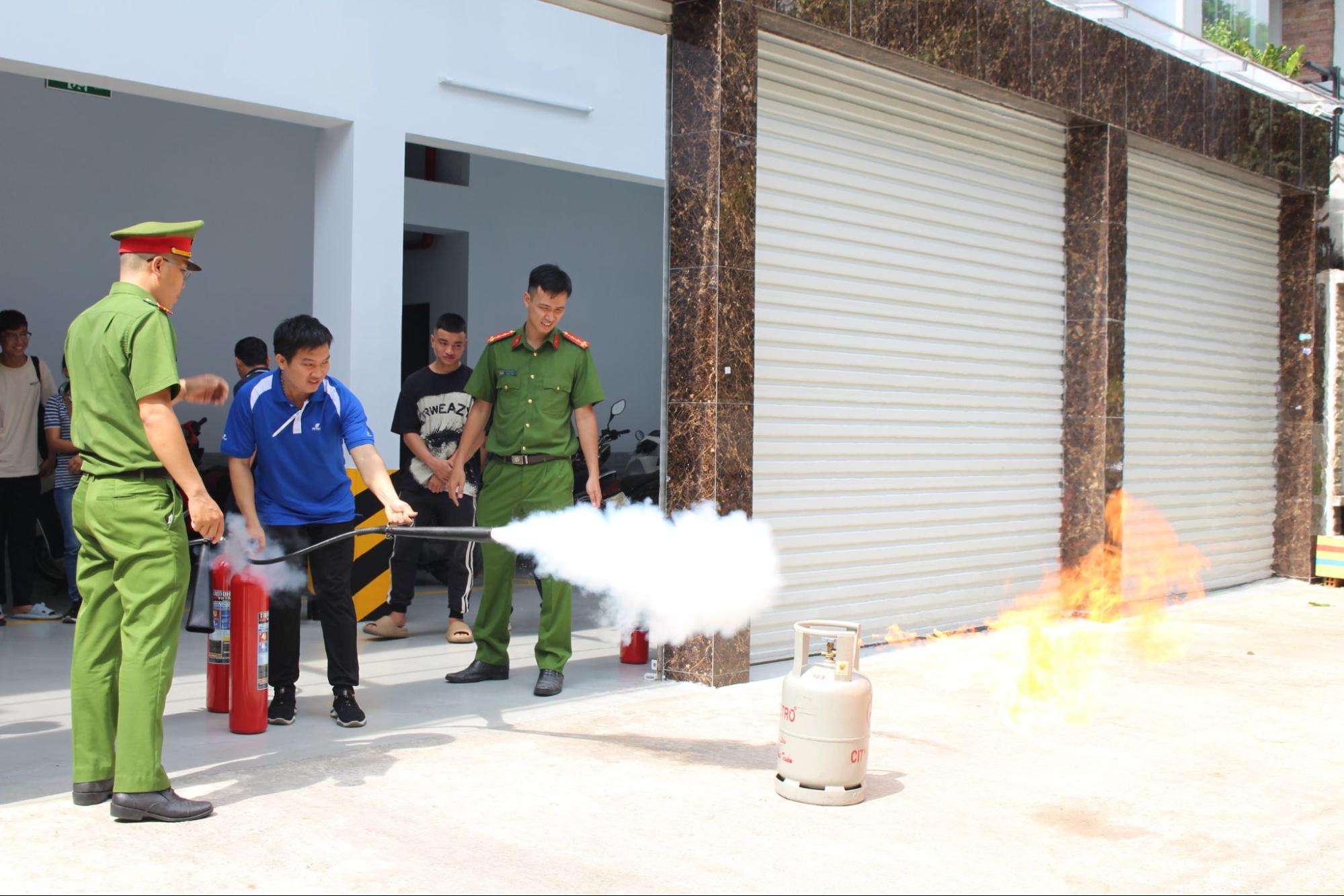 Tập huấn phòng cháy chữa cháy cho cư dân khu nhà ở tập thể BITEX