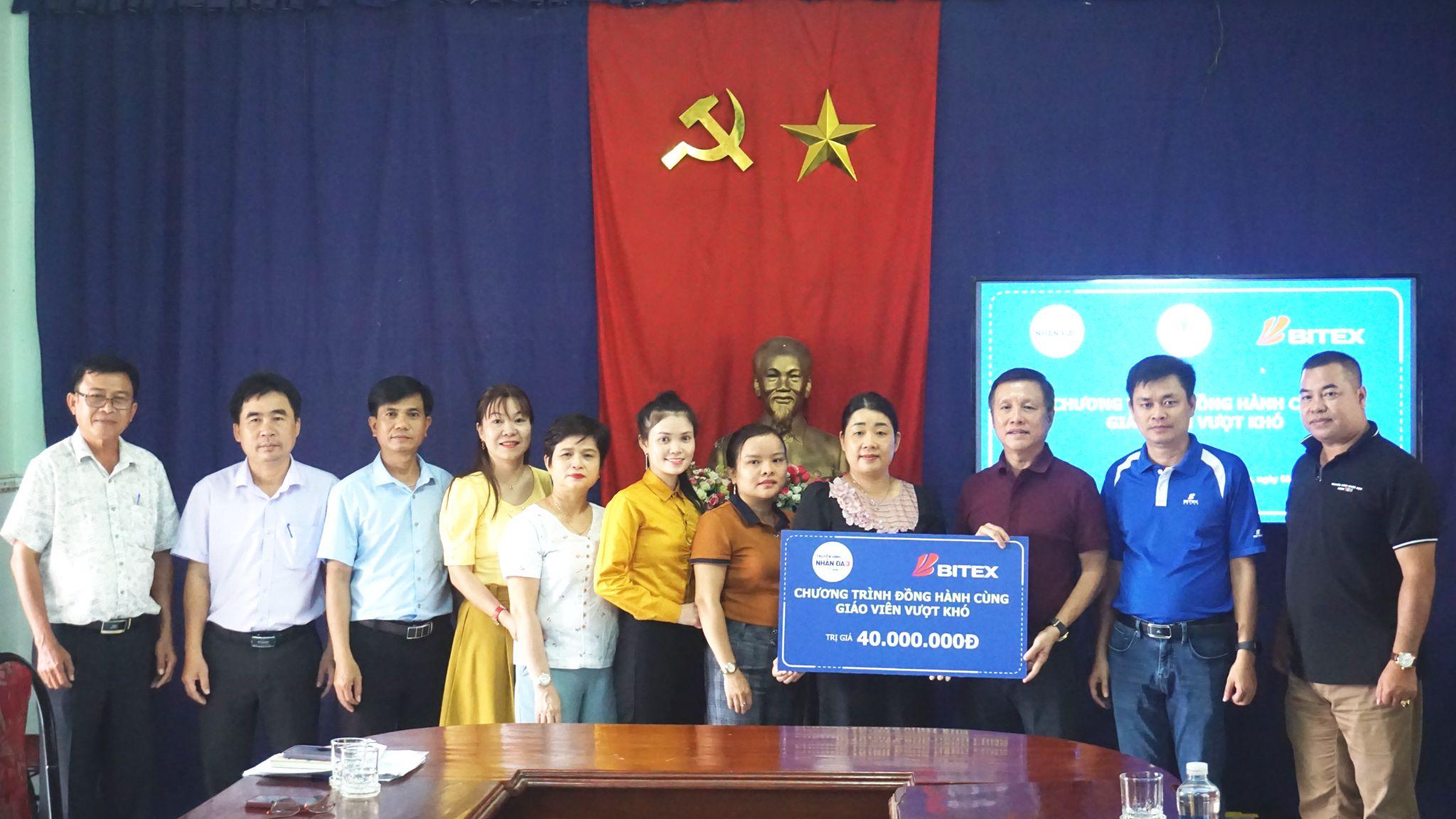 tiep-tuc-hanh- trinh-dong-han h-cung-giao-vi en-vuot-kho-ta i-huyen-dien-b an-tinh-quang- nam-1.jpg